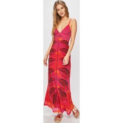 Desigual - Sukienka. Różowe sukienki damskie Desigual, na co dzień, s, bez wzorów, z elastanu, casualowe, bez kołnierzyka, bez rękawów, maxi, proste. W wyprzedaży za 199,90 zł.