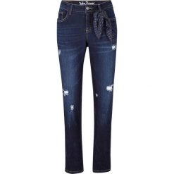 Dżinsy BOYFRIEND bonprix ciemnoniebieski. Niebieskie jeansy damskie bonprix. Za 99,99 zł.