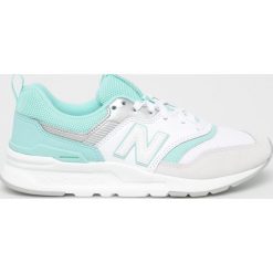 New Balance - Buty. Białe buty sportowe damskie New Balance, bez wzorów, ze skóry, sportowe. W wyprzedaży za 239,90 zł.