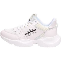 Białe sportowe buty damskie S.BARSKI 441 SKÓRA. Białe buty sportowe damskie S.barski, bez wzorów, ze skóry, klasyczne. W wyprzedaży za 139,00 zł.
