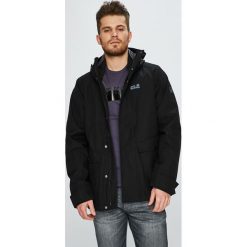 Jack Wolfskin - Kurtka. Czarne płaszcze męskie marki Jack Wolfskin, s, bez wzorów, z poliesteru, krótkie, z kapturem. W wyprzedaży za 799,90 zł.