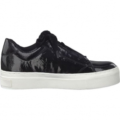 Sneakersy w kolorze czarnym. Czarne sneakersy damskie Marco Tozzi, z lakierowanej skóry. W wyprzedaży za 104,95 zł.