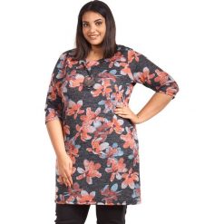 Fantazyjna czarna tunika kwiaty wisior PLUS SIZE. Czarne zawieszki damskie Moda Size Plus Iwanek, z granatem. Za 119,90 zł.