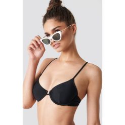 NA-KD Swimwear Biustonosz z detalem - Black. Czarne biustonosze z fiszbinami marki NA-KD Swimwear. Za 80,95 zł.