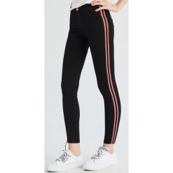 Jeansy skinny z lampasami - Czarny. Czarne jeansy damskie Sinsay. Za 59,99 zł.