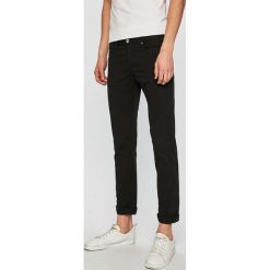 Armani Exchange - Spodnie. Spodnie męskie Armani Exchange, bez wzorów, z elastanu. W wyprzedaży za 349,90 zł.