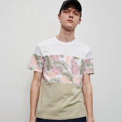 T-shirt z łączonych materiałów - Zielony. Zielone t-shirty męskie Reserved, s, bez wzorów, z materiału, bez kołnierzyka. W wyprzedaży za 35,99 zł.