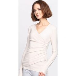 Beżowy Sweter Deep Feelings. Brązowe swetry klasyczne damskie Born2be, l, z dzianiny. Za 59,99 zł.