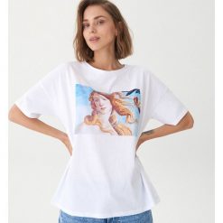 Koszulka oversize z nadrukiem - Biały. Białe koszulki damskie marki House, s, z nadrukiem, bez kołnierzyka. Za 39,99 zł.