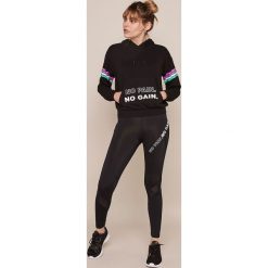Undiz - Bluza Polasportiz. Czarne bluzy damskie Undiz, s, z nadrukiem, z bawełny, bez rękawów, z kapturem. W wyprzedaży za 89,90 zł.