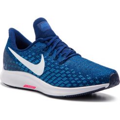 Buty NIKE - Air Zoom Pegasus 35 942851 404 Indigo Force/White/Photo Blue. Niebieskie buty sportowe męskie Nike, z tworzywa sztucznego, bez zapięcia, do biegania, nike zoom. W wyprzedaży za 379,00 zł.