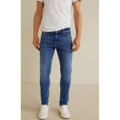 Mango Man - Jeansy Jude5. Niebieskie jeansy męskie Mango Man, z aplikacjami. Za 139,90 zł.