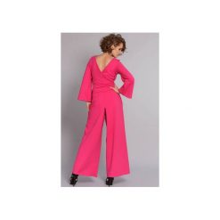 Kombinezon Classy Babe - fuksja. Różowe kombinezony damskie marki Madnezz, s, w paski, z elastanu, eleganckie, bez kołnierzyka, bez rękawów. Za 399,00 zł.