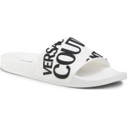 Klapki Versace Jeans Couture E0YVBSQ1. Niebieskie kapcie męskie Versace Jeans Couture, z jeansu. W wyprzedaży za 159,00 zł.