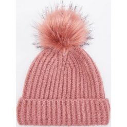 Czapka z pomponem - Fioletowy. Fioletowe czapki damskie marki Reserved. Za 49,99 zł.