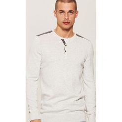 Sweter z guzikami - Jasny szar. Szare swetry klasyczne męskie marki House, l. Za 79,99 zł.