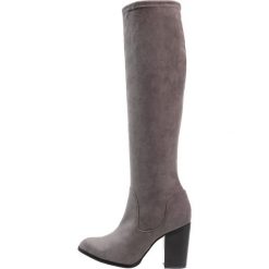 Bullboxer Kozaki grey. Szare buty zimowe damskie marki Bullboxer, z materiału, na sznurówki. W wyprzedaży za 149,50 zł.