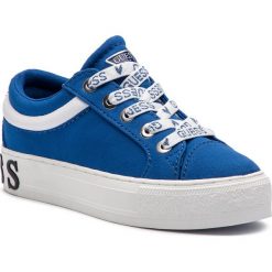 Tenisówki GUESS - FL5LY4 FAB12 BLUE. Niebieskie półbuty damskie Guess, na co dzień, z aplikacjami, z gumy, bez obcasa, na płaskiej podeszwie, bez zapięcia. W wyprzedaży za 249,00 zł.