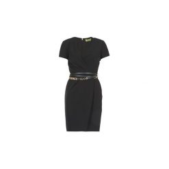 Sukienki krótkie Versace Jeans NEBONUI. Czarne sukienki hiszpanki Versace Jeans, z jeansu, z krótkim rękawem, mini. Za 869,00 zł.
