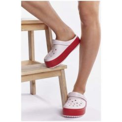 Crocs 205434-6QB BARELY PINK/PEPPER, chodaki. Różowe klapki damskie Crocs, bez wzorów, bez obcasa. Za 164,00 zł.