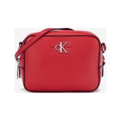 Calvin Klein Mono Cross body bag Czerwony. Czerwone torebki klasyczne damskie Calvin Klein, w paski, z jeansu, bez dodatków. Za 376,95 zł.