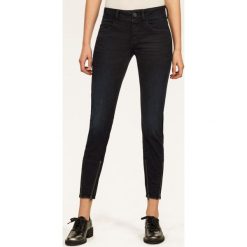 Jeansy Skinny Fit G-Star Raw Lynn D16095-8971-B187. Czarne jeansy damskie G-Star RAW. W wyprzedaży za 399,00 zł.