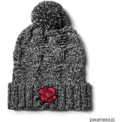 Czapka dziana ROSE. Czerwone czapki damskie marki Pakamera, z aplikacjami, z dzianiny. Za 79,00 zł.