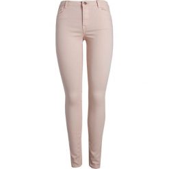 Pieces Jeansy Slim Fit evening sand. Czerwone boyfriendy damskie Pieces. Za 149,00 zł.