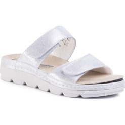 Klapki BERKEMANN - Wendi 01252 Beige/Shiny SIlv 158. Szare klapki damskie Berkemann, bez wzorów, ze skóry, bez obcasa, na koturnie. W wyprzedaży za 329,00 zł.