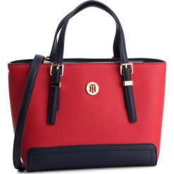 Torebka TOMMY HILFIGER - Honey Small Tote AW0AW06421 614. Czerwone torebki klasyczne damskie TOMMY HILFIGER, bez wzorów, ze skóry ekologicznej, klasyczne, bez dodatków. W wyprzedaży za 329,00 zł.