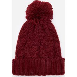 Czapka z pomponem - Bordowy. Czerwone czapki damskie House, bez wzorów. W wyprzedaży za 15,99 zł.