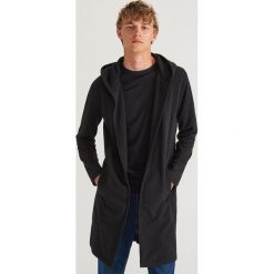 Długa bluza z kapturem - Czarny. Czarne bluzy męskie Reserved, s, bez wzorów, z kapturem, z długim rękawem, długie, z kapturem. Za 229,99 zł.