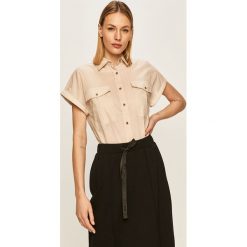 Pepe Jeans - Koszula Ashley. Bluzki damskie Pepe Jeans, s, bez wzorów, z bawełny, klasyczne, z klasycznym kołnierzykiem, z krótkim rękawem. W wyprzedaży za 229,90 zł.