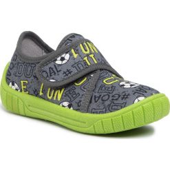 Kapcie SUPERFIT - 6-00279-20 M Grau. Szare sandały chłopięce Superfit, z tworzywa sztucznego, bez zapięcia. Za 89,00 zł.