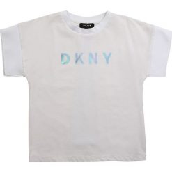 Dkny - T-shirt dziecięcy 152-158 cm. Białe bluzki dziewczęce DKNY, z nadrukiem, z elastanu, z okrągłym kołnierzem, z krótkim rękawem, krótkie, bez kaptura. Za 209,90 zł.
