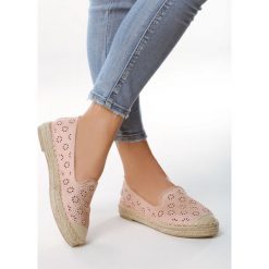 Różowe Espadryle Reportedly. Różowe espadryle damskie Born2be, z aplikacjami, z nubiku, bez obcasa, na płaskiej podeszwie. Za 89,99 zł.