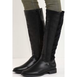 Czarne Kozaki Pick Me Too. Czarne buty zimowe damskie Born2be, z okrągłym noskiem, przed kolano, na wysokim obcasie, na płaskiej podeszwie. Za 139,99 zł.