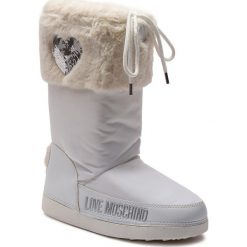 Śniegowce LOVE MOSCHINO - JA24062G06JM0100 Bianco. Białe śniegowce damskie marki Love Moschino, na zimę, z materiału. W wyprzedaży za 399,00 zł.