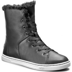 Botki UGG - W Croft Luxe Quilt 1013908 W/Blk. Czarne botki damskie skórzane marki Ugg. W wyprzedaży za 409,00 zł.