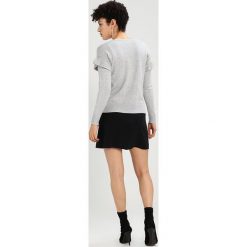 Swetry klasyczne damskie: Dorothy Perkins Petite GREY RUFFLE JUMPER Sweter light grey