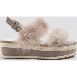 Sandały damskie: Hannalicious x NA-KD Sandały na platformie z futerkiem – Beige,Nude