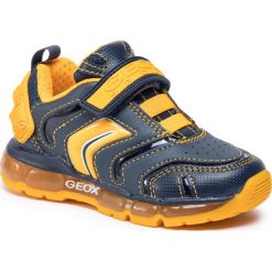 Sneakersy GEOX - J Android B. B J9444B 0BU50 C4229 M Navy/Dk Yellow. Niebieskie trampki chłopięce Geox, bez wzorów, ze skóry ekologicznej, na rzepy. W wyprzedaży za 219,00 zł.