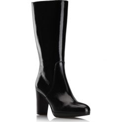 Buty damskie. Czarne kozaki damskie Wittchen, ze skóry, eleganckie, na wysokim obcasie, na zamek. W wyprzedaży za 254,91 zł.