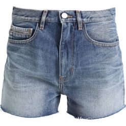 Calvin Klein Jeans HIGH RISE SHORT RAW Szorty jeansowe endless blue. Niebieskie jeansy damskie Calvin Klein Jeans. Za 399,00 zł.