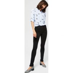 Jeansy typu high waist. Jeansy damskie Moodo, s, bez wzorów, z jeansu, z podwyższonym stanem. Za 69,99 zł.