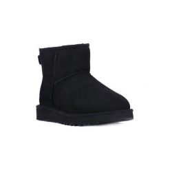 Śniegowce UGG CLASSIC MINI II BLACK. Czarne śniegowce damskie marki Ugg. Za 638,05 zł.