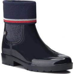 Kalosze TOMMY HILFIGER - Knitted Sock Rain Bo FW0FW03565 Midnight 403. Niebieskie kalosze damskie TOMMY HILFIGER, bez wzorów, z tworzywa sztucznego. W wyprzedaży za 249,00 zł.