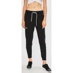 Under Armour - Spodnie. Czarne spodnie sportowe damskie Under Armour, s, z bawełny. W wyprzedaży za 179,90 zł.