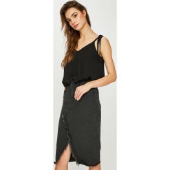 Answear - Spódnica Orient Express. Czarne spódniczki marki ANSWEAR, s, z elastanu, z podwyższonym stanem, midi. Za 129,90 zł.