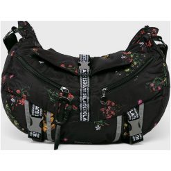 Desigual - Torebka. Czarne torebki klasyczne damskie Desigual, w paski, z poliesteru, casualowe, na ramię, średnie, bez dodatków. W wyprzedaży za 199,90 zł.
